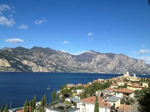 Villa Emma مالتشيزينيه فندق