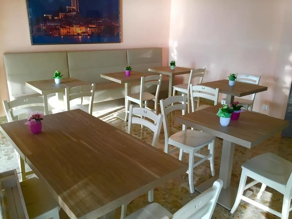 Villa Emma مالتشيزينيه 2*,  إيطاليا
